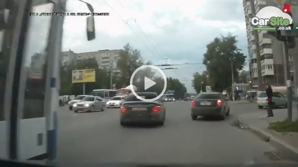 Dashcam Mercedes drift